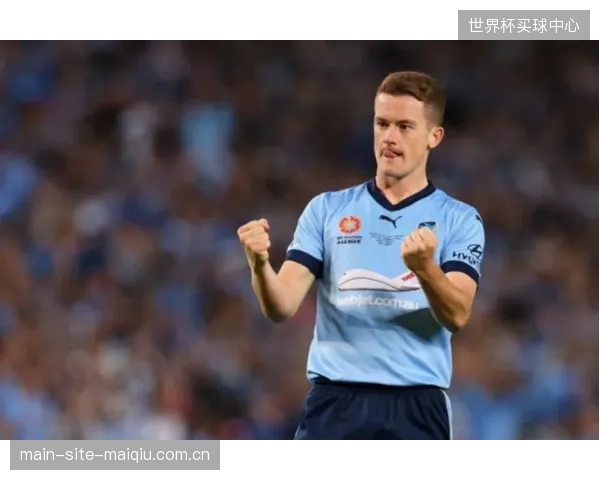 利瓦科维奇在防守角球时需果断出击，以缓解后卫线的正面防守压力。